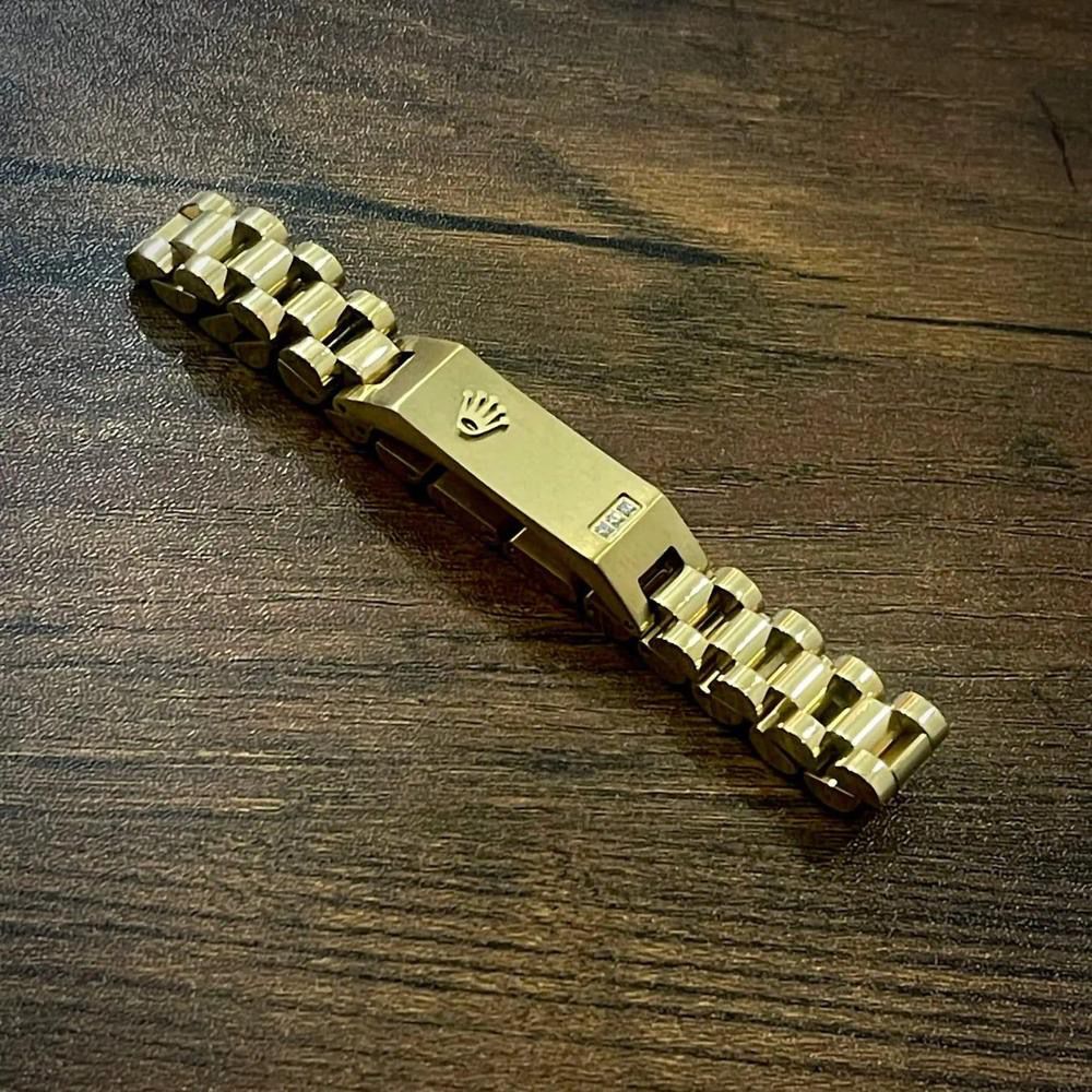 Menβs Crown Stainless Steel Bracelet β Royal Style with a Modern Edge