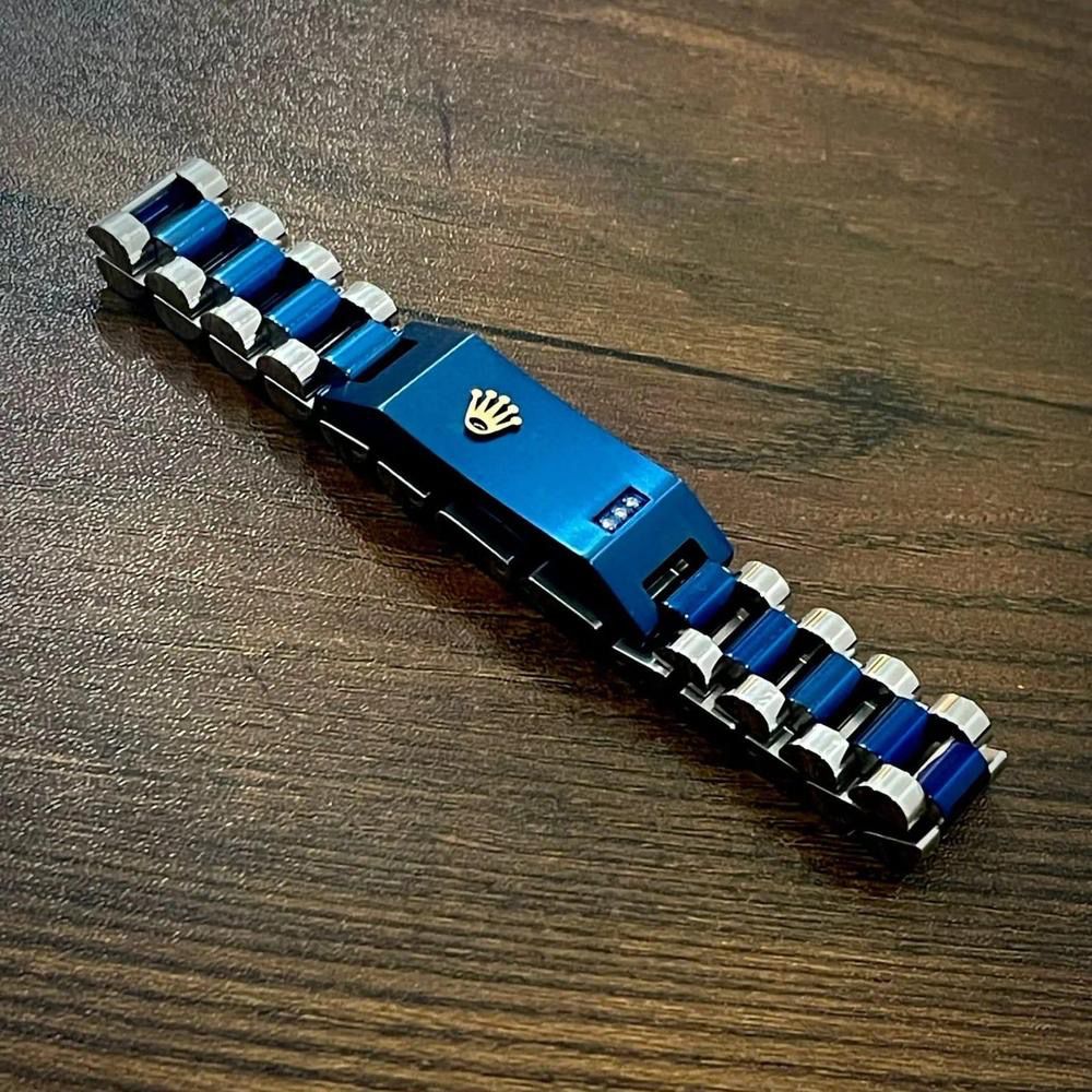 Menβs Crown Stainless Steel Bracelet β Royal Style with a Modern Edge