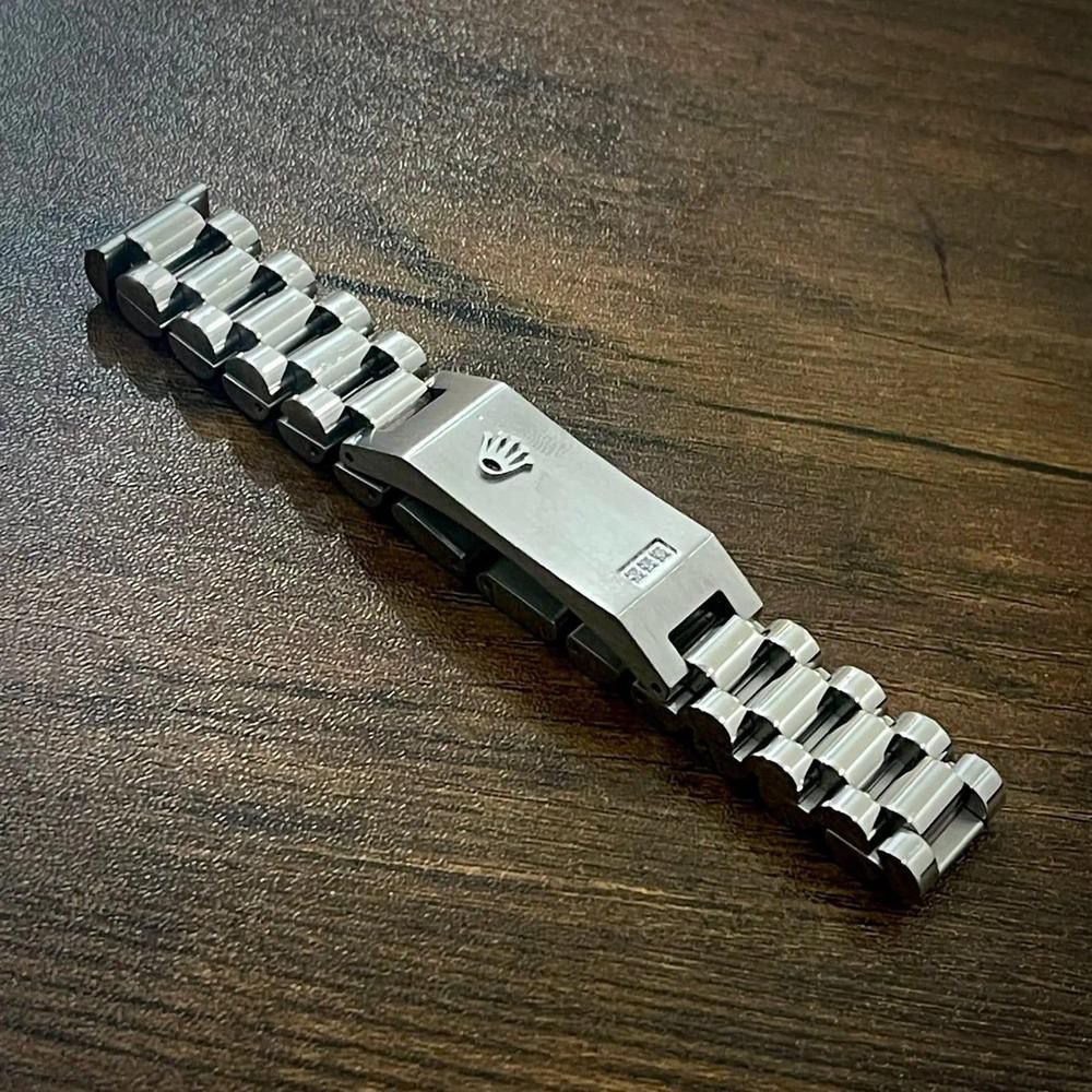 Menβs Crown Stainless Steel Bracelet β Royal Style with a Modern Edge